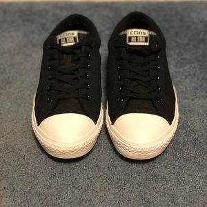 CONVERSE LIKE NEW W/BOX